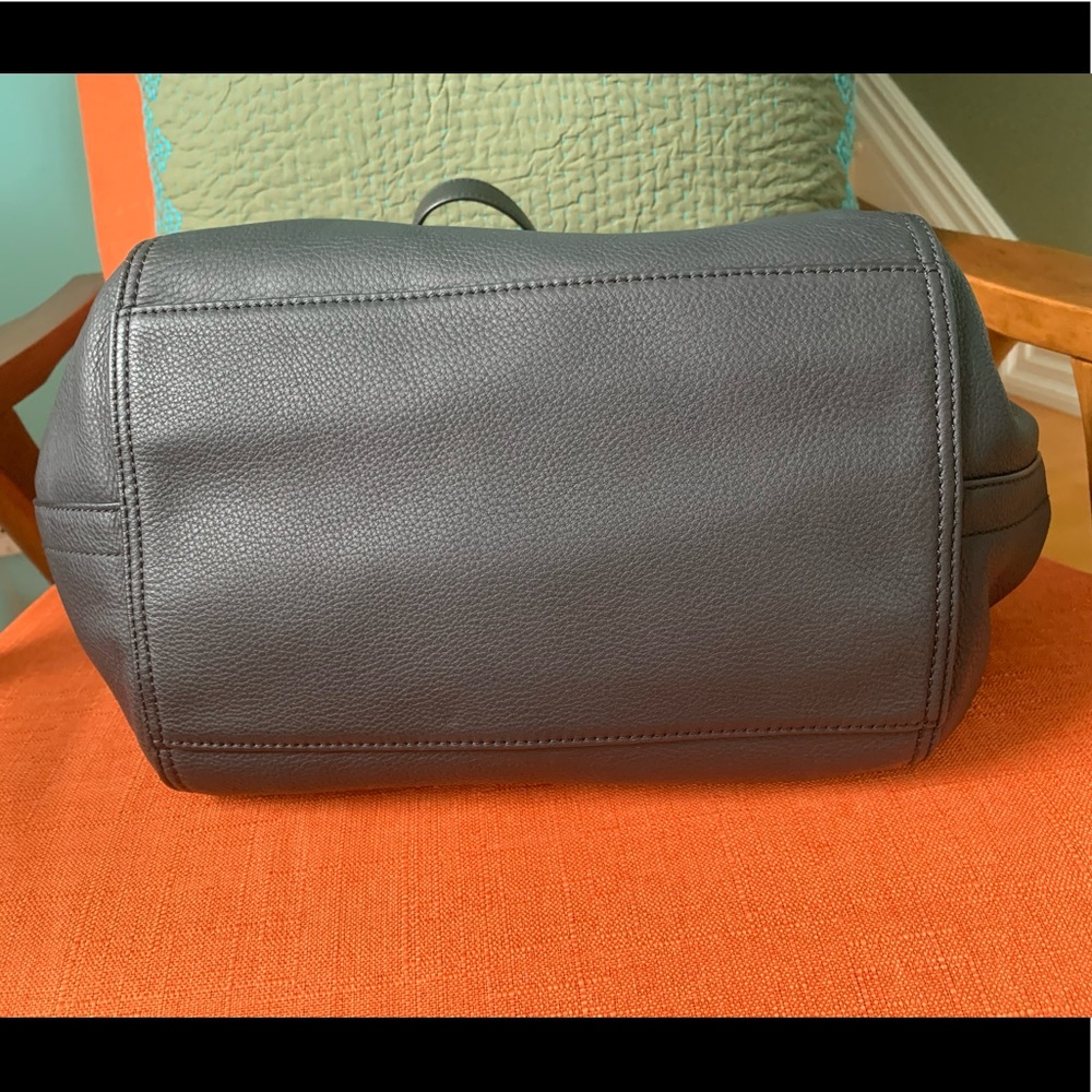 💥SOLD💥Tory Burch Large Half Moon Satchel - Picture 2 of 9
